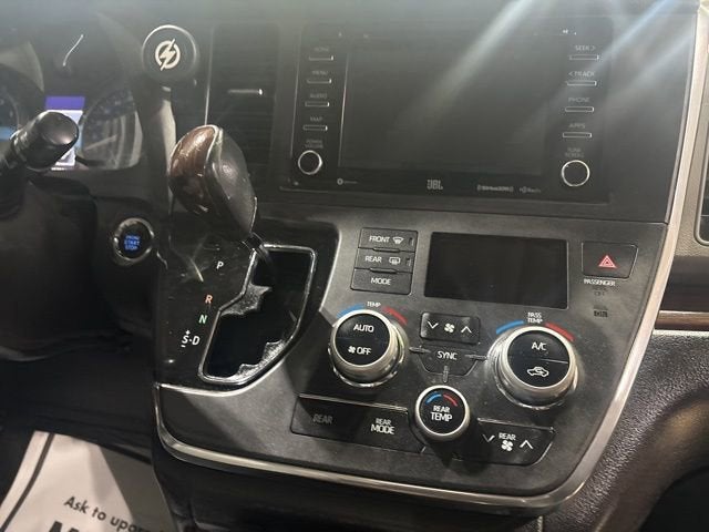 2018 Toyota Sienna XLE