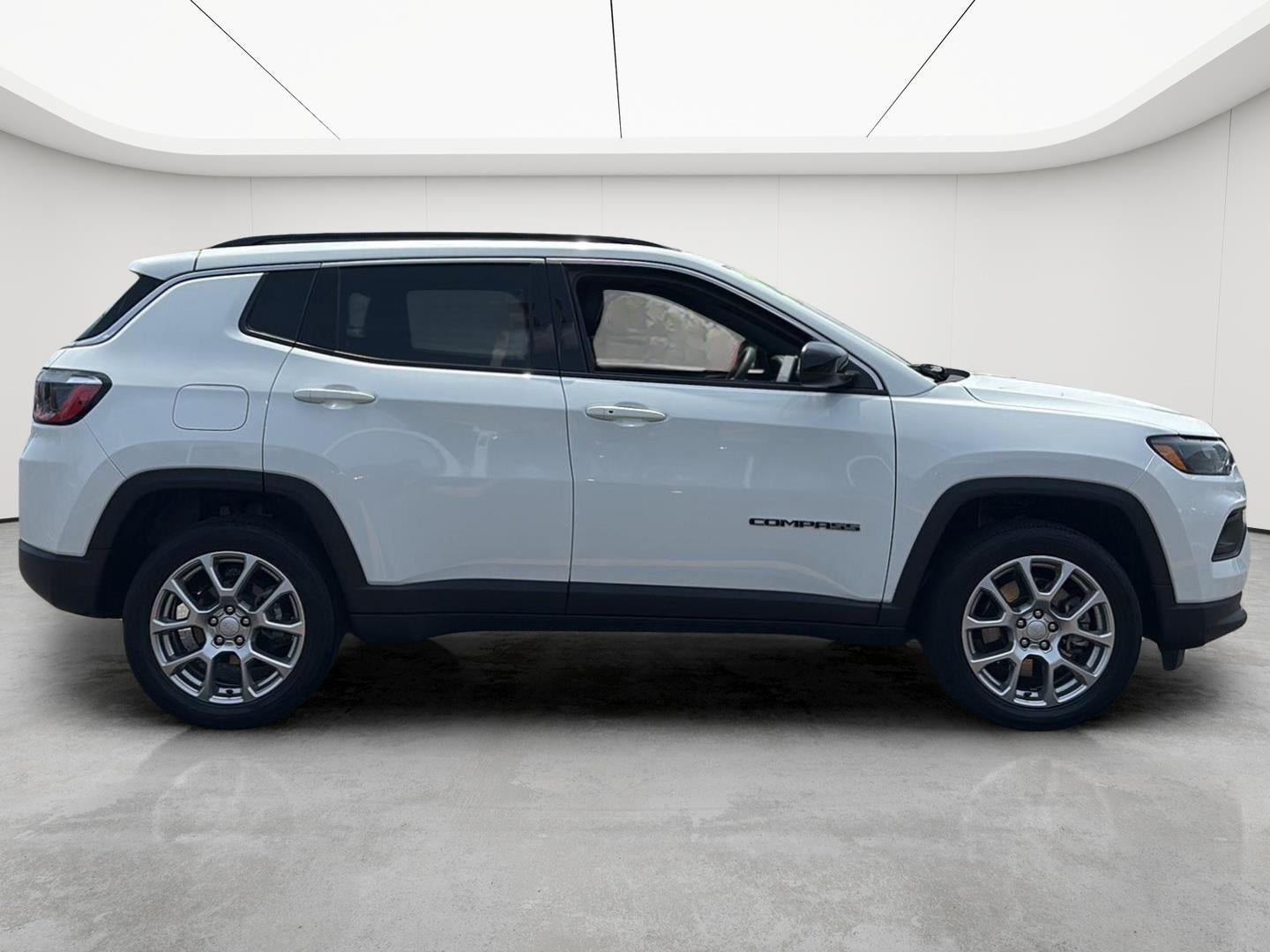 2023 Jeep Compass Latitude Lux
