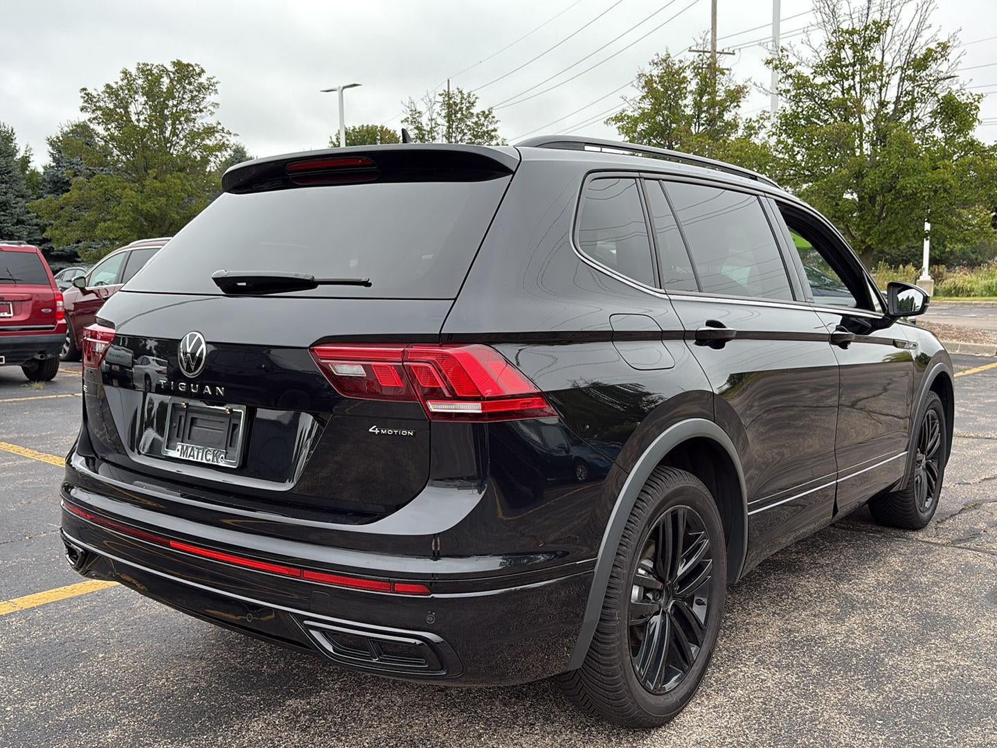 2022 Volkswagen Tiguan SE R-Line Black