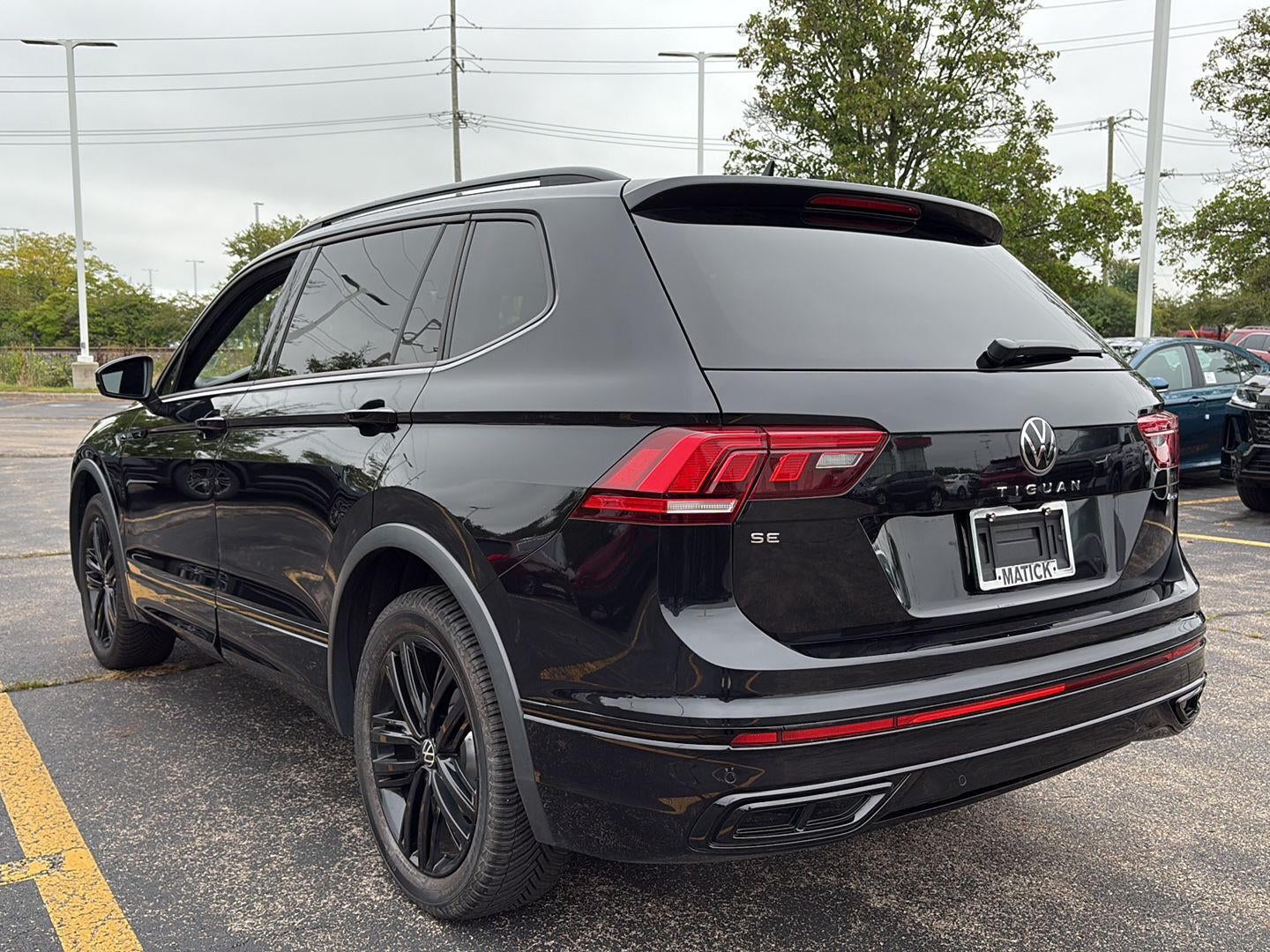 2022 Volkswagen Tiguan SE R-Line Black