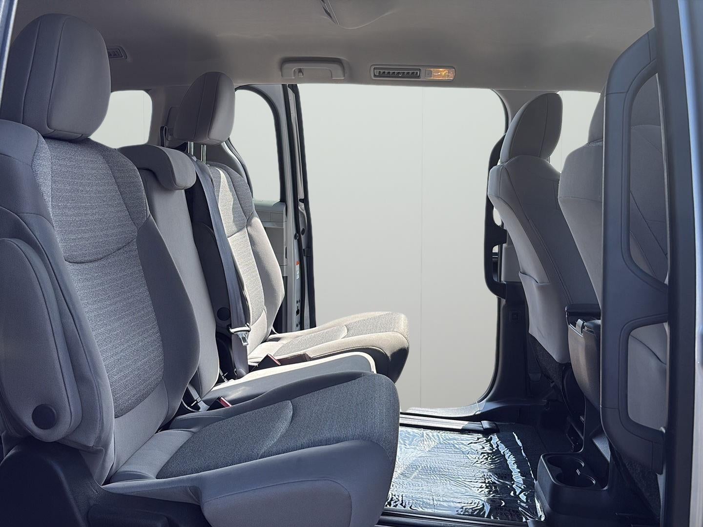2022 Toyota Sienna LE