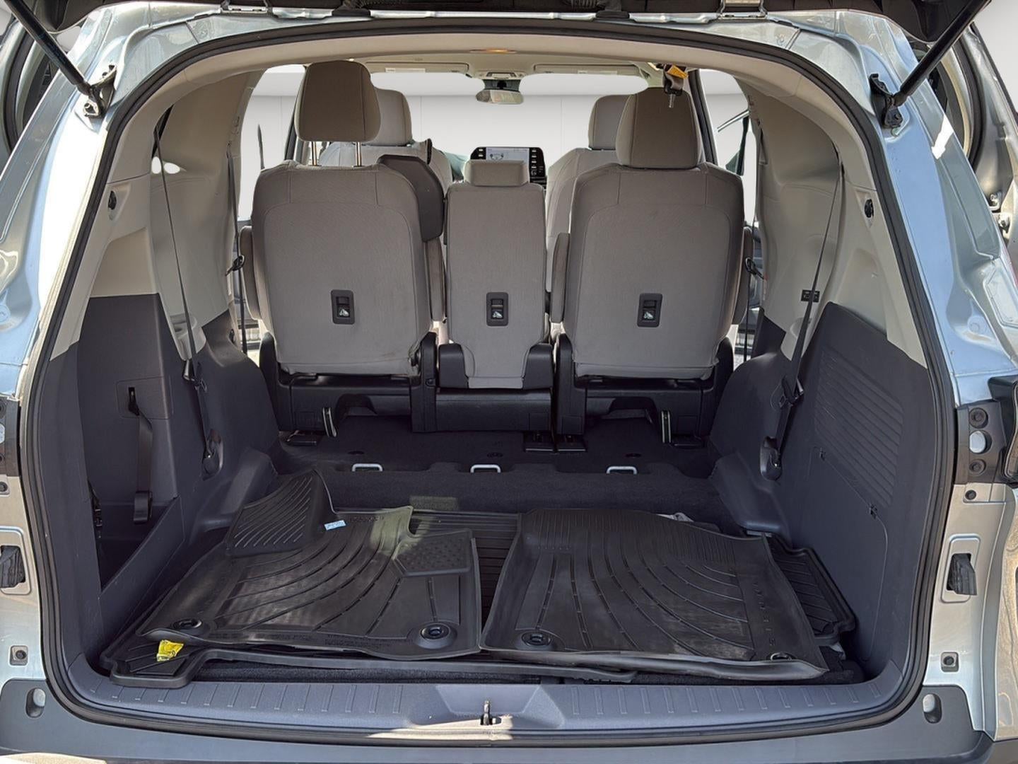 2022 Toyota Sienna LE