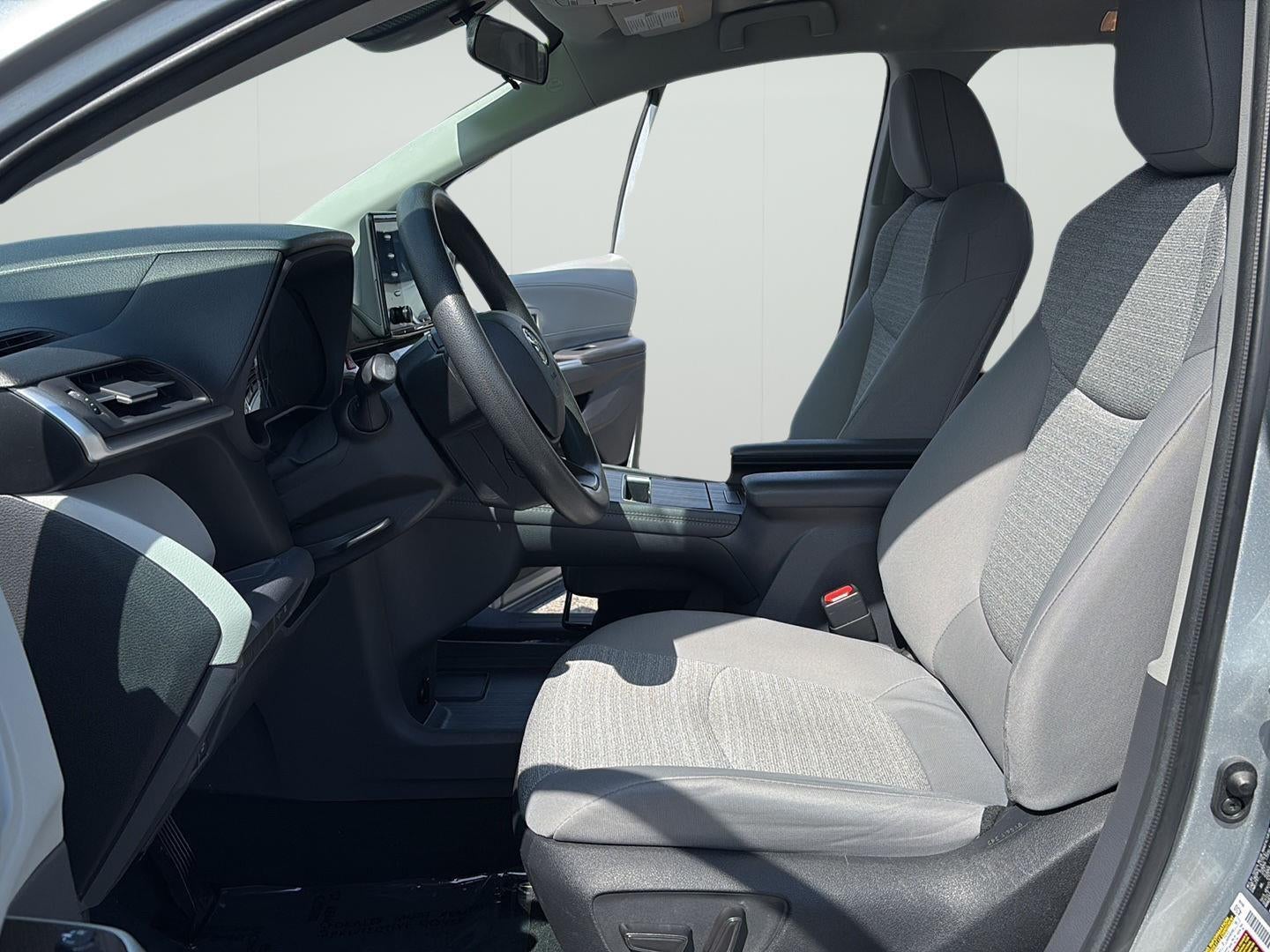 2022 Toyota Sienna LE