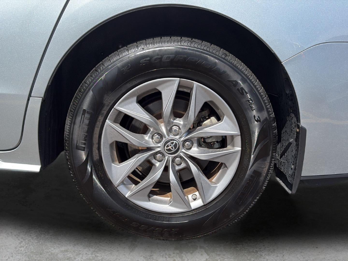 2022 Toyota Sienna LE