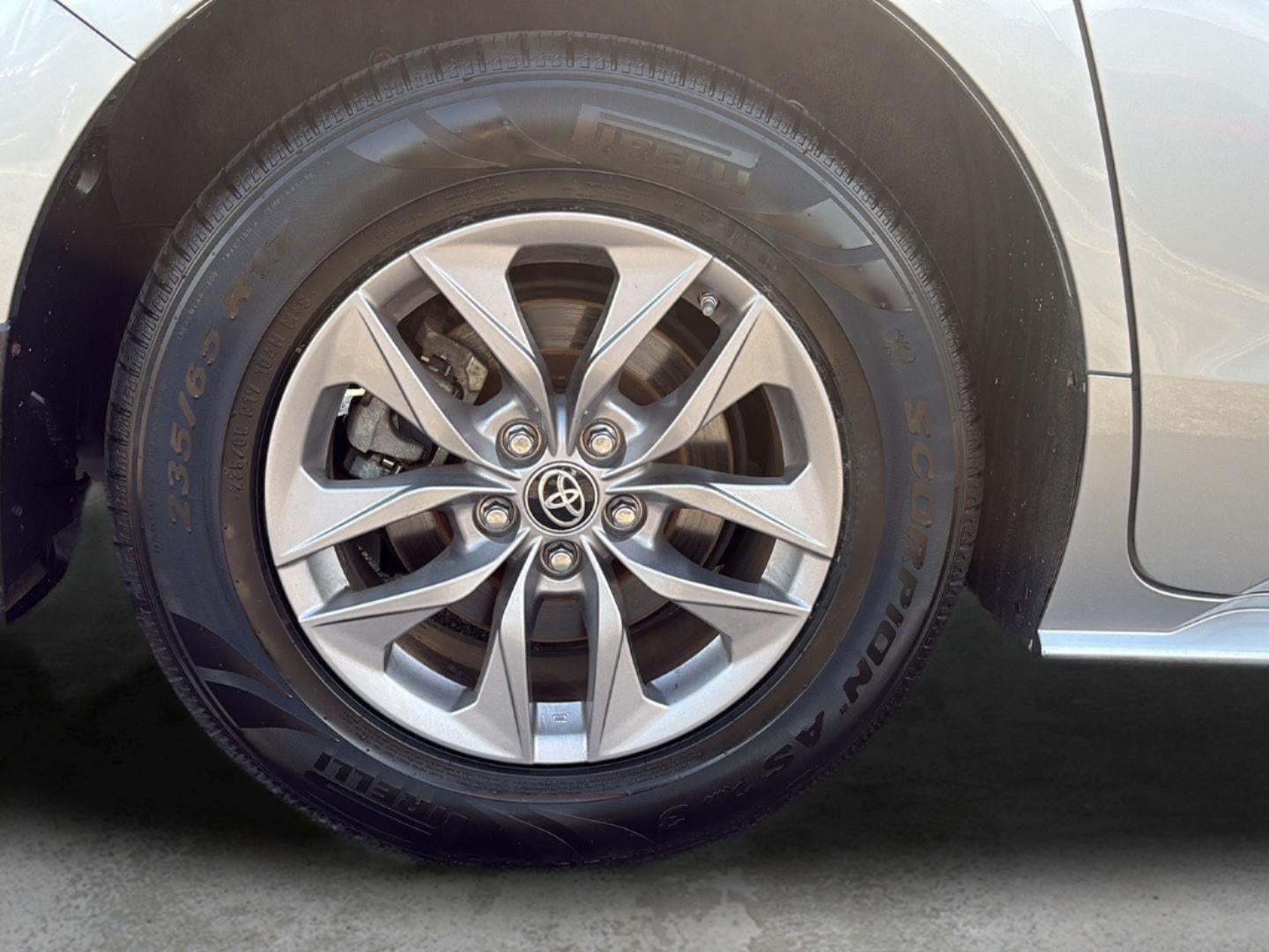 2022 Toyota Sienna LE