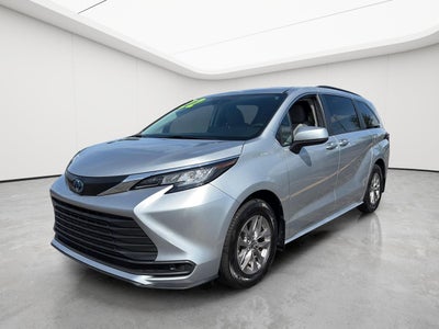 2022 Toyota Sienna LE