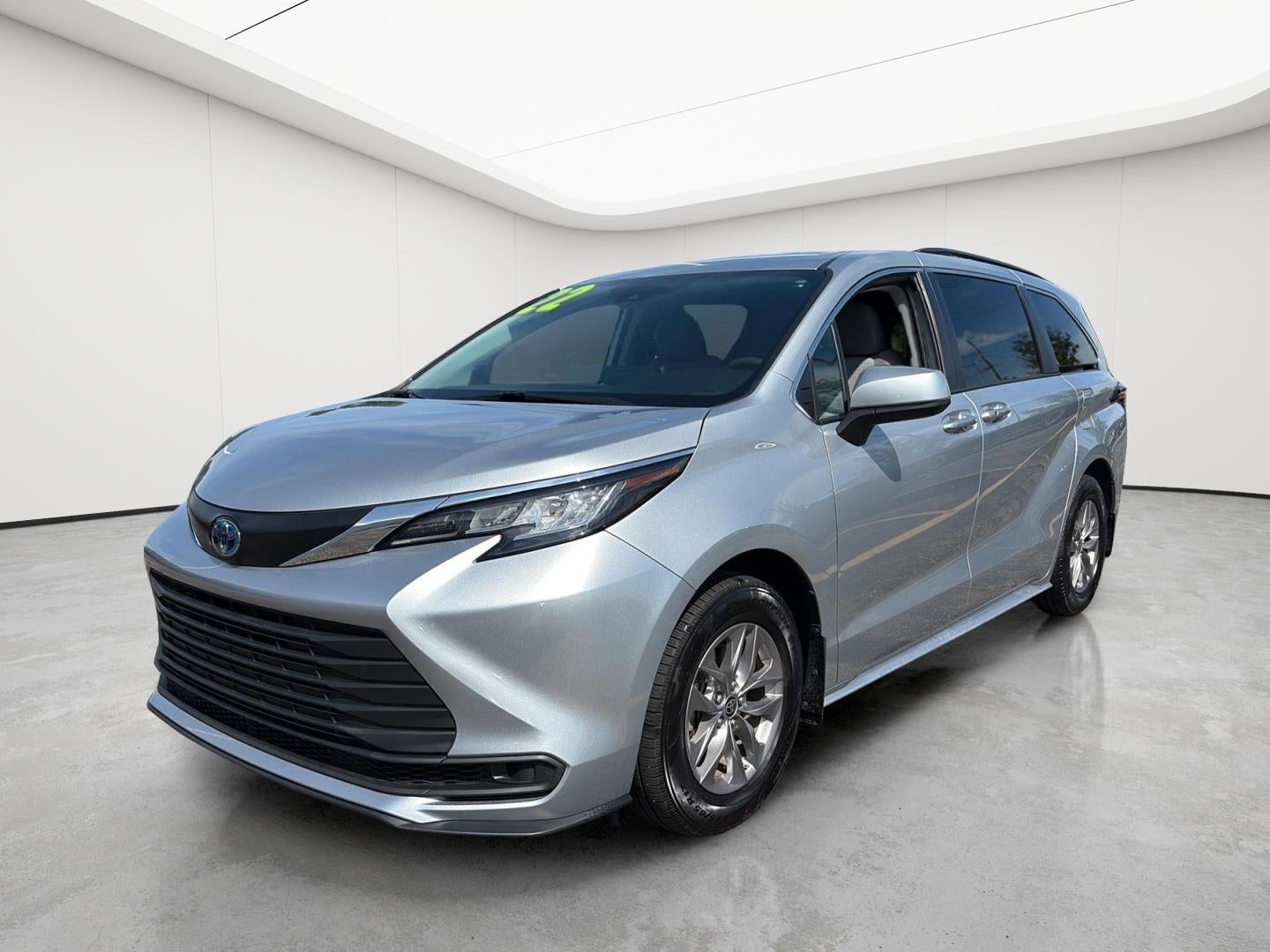 2022 Toyota Sienna LE