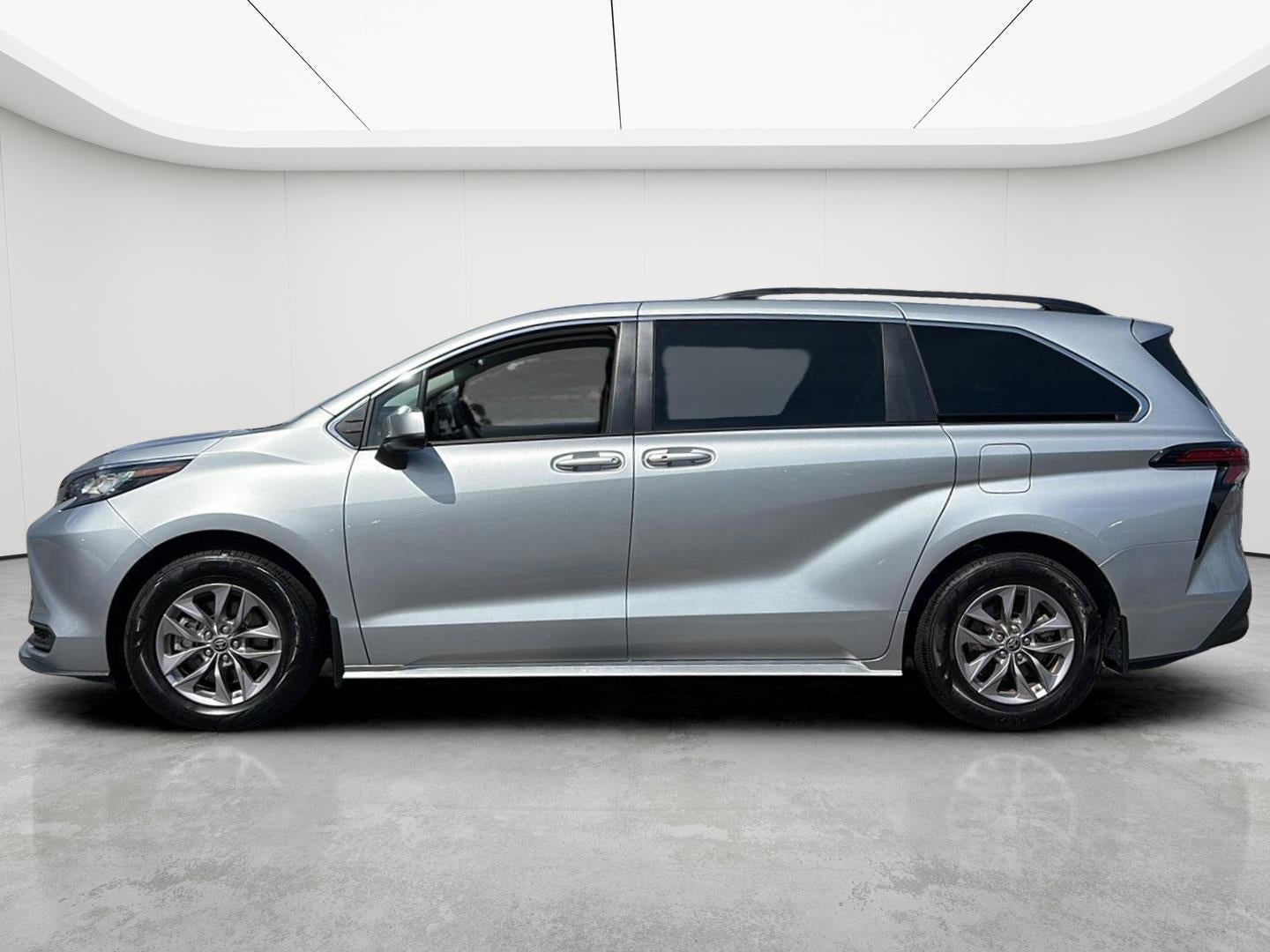 2022 Toyota Sienna LE