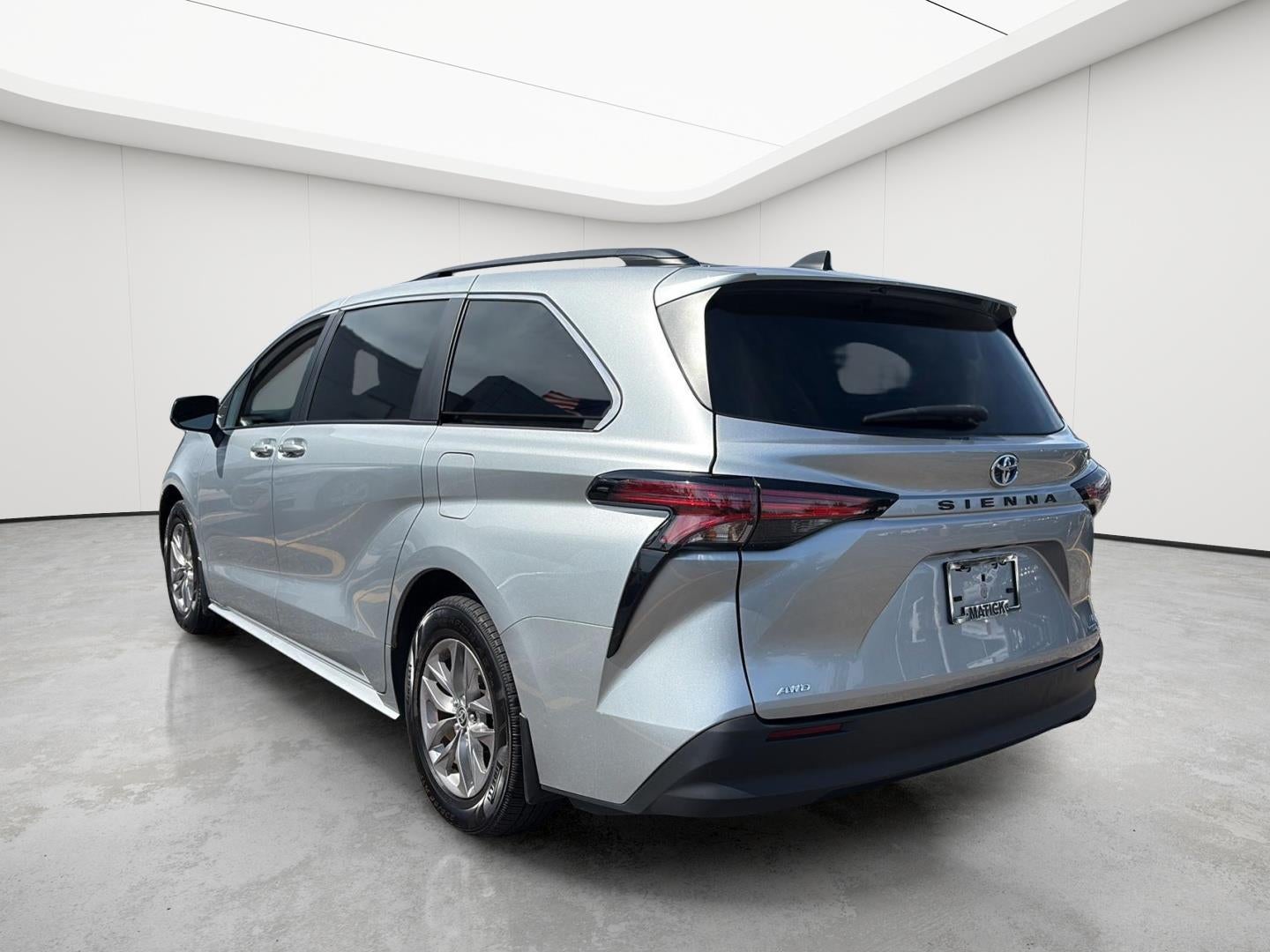 2022 Toyota Sienna LE