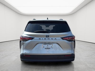 2022 Toyota Sienna LE