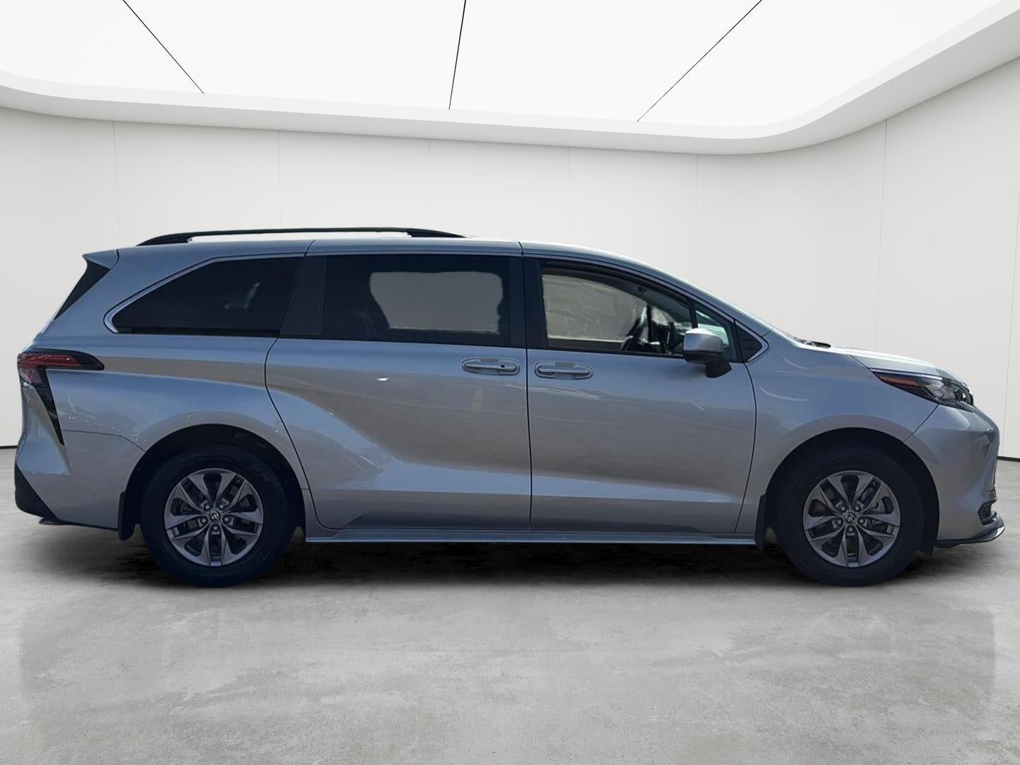 2022 Toyota Sienna LE