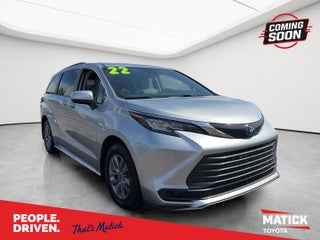2022 Toyota Sienna LE