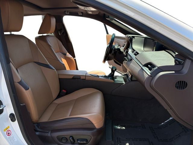 2019 Lexus ES 300h